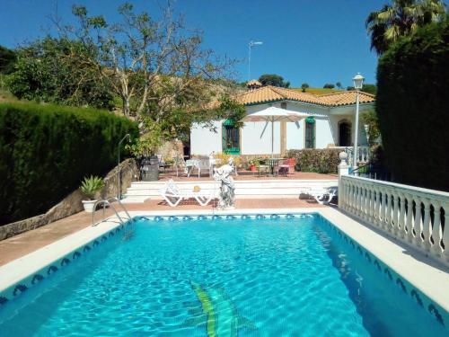 Gallery image of 4 bedrooms villa with private pool enclosed garden and wifi at Prado del Rey in Prado del Rey