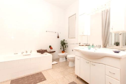 Gallery image of 3 bedrooms appartement with city view terrace and wifi at Budapest in Budapest