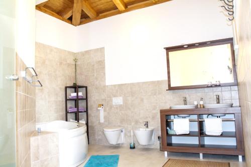 Ένα μπάνιο στο Charming Villa near Žminj with Private Pool