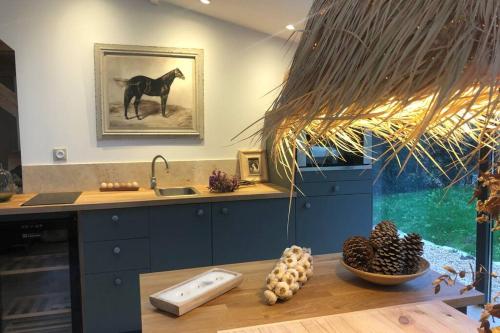 Fotografie z fotogalerie ubytování Cottage Normand avec sa grande piscine chauffée toute l année sur parc arboré et clos En plein coeur de la campagne adapté aux kids et Dog friendly v destinaci Saint-Antonin-de-Sommaire