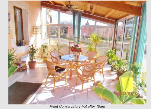 Inviting 6-Bed Farmhouse – Photos 5