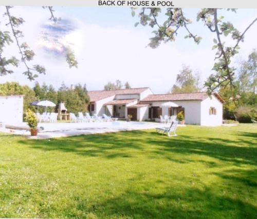 Inviting 6-Bed Farmhouse – Photos 2