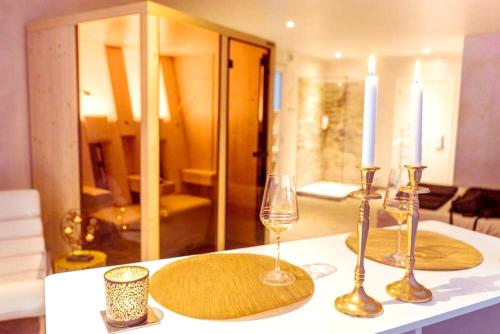 Vonios kambarys apgyvendinimo įstaigoje One bedroom house with jacuzzi enclosed garden and wifi at Tournai