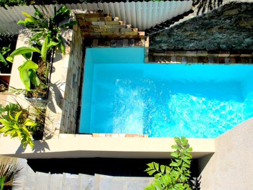 Θέα της πισίνας από το 2 bedrooms villa at Grand Gaube 800 m away from the beach with private pool enclosed garden and wifi ή από εκεί κοντά