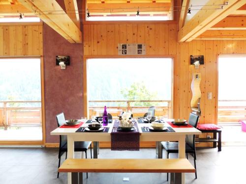 Chalet charmant aux Gets avec vue sur montagne et cheminée