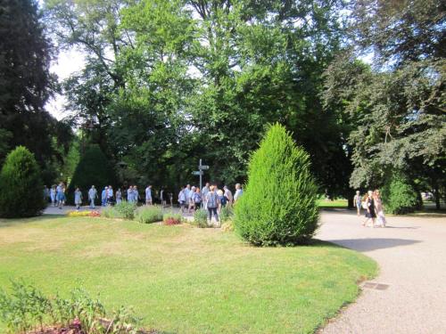 a group of people walking in a park at Maison avec spa à They-Sous-Montfort, accueillant et moderne in They-sous-Montfort