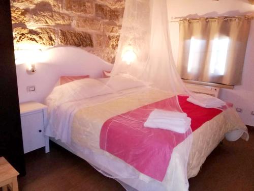 Tempat tidur dalam kamar di One bedroom appartement with wifi at Cinisi