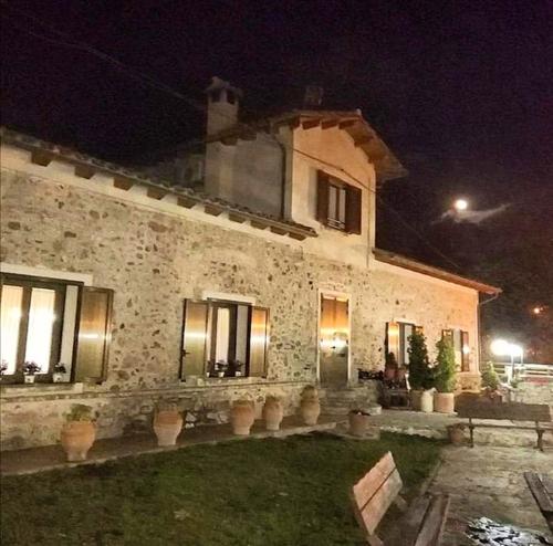 Das Gebäude in dem sich das Ferienhaus befindet