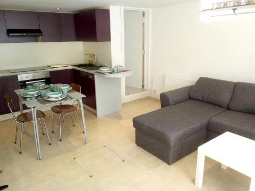 a living room with a couch and a table at Comfortable Apartment in Waterloo with Jacuzzi - 78m² in Waterloo