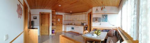 a living room and kitchen in a tiny house at Jakoberhof- Bergeweise Urlaubsfeeling in Untertscheltsch