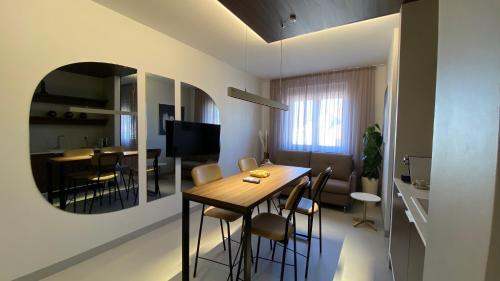 Korpa Deli Rooms SPAにあるテレビまたはエンターテインメントセンター