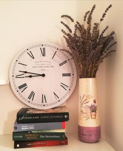 Perpustakaan di apartmen