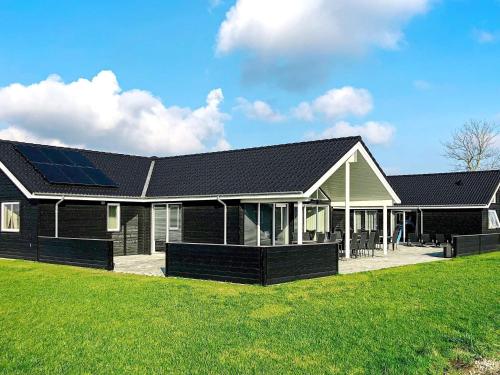 ein Haus mit Sonnenkollektoren darüber in der Unterkunft 26 person holiday home in Grenaa in Grenå