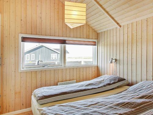 Un pat sau paturi într-o cameră la Three-Bedroom Holiday home in Storvorde 6