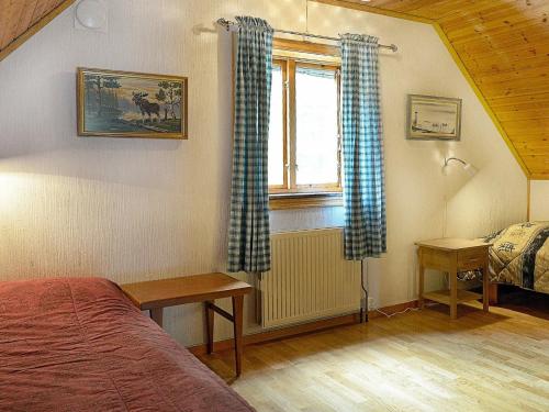 Cama o camas de una habitación en Four-Bedroom Holiday home in Mellerud