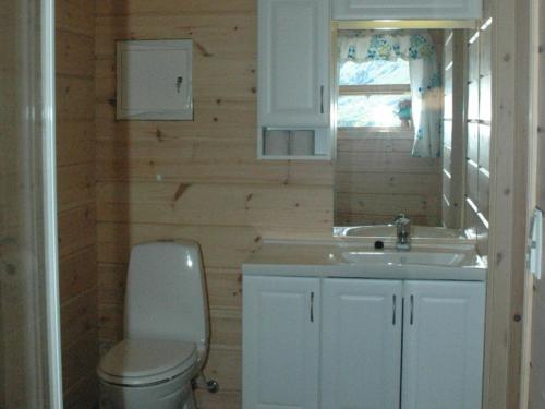 Ванна кімната в Two-Bedroom Holiday home in Olden 3