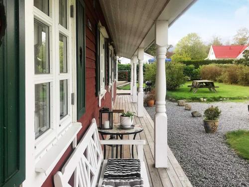 Björkenäsにある4 person holiday home in S LVESBORGの家の玄関