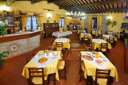Reštaurácia alebo iné gastronomické zariadenie v ubytovaní Agriturismo I Monti