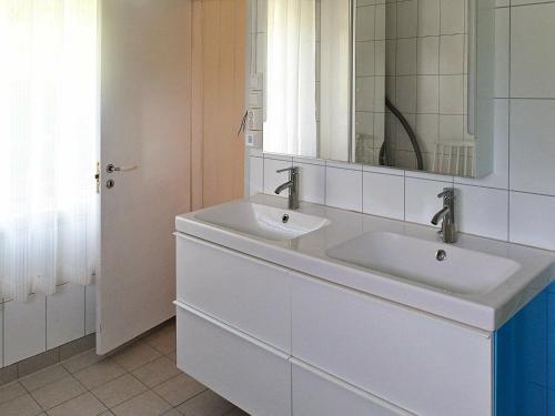 Koupelna v ubytování Four-Bedroom Holiday home in Arnøyhamn