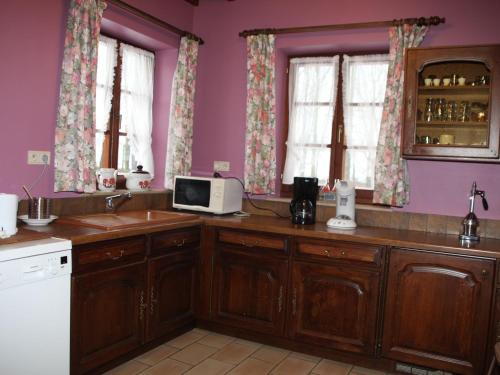 Η κουζίνα ή μικρή κουζίνα στο Riverside Escape in Bouillon