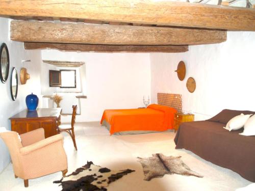 a bedroom with a bed and a desk and a bed sidx sidx sidx at Spacious Home in Navata in Navata