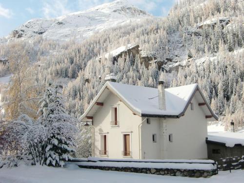 冬のComfortable Villa in Tignes South of France near Ski Areaの様子