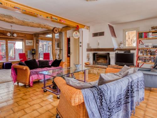 雷居斯Beautiful villa in R gusse with pool的相册照片