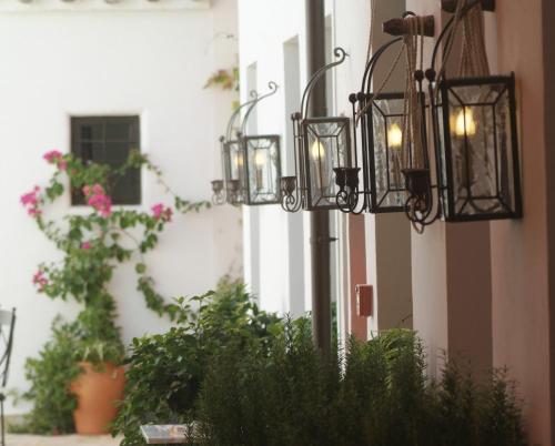 Taman di luar La Casona de Calderón Gastronomic & Boutique Hotel