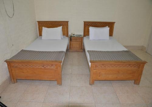 Postel nebo postele na pokoji v ubytování Step inn Hotel Sukkur