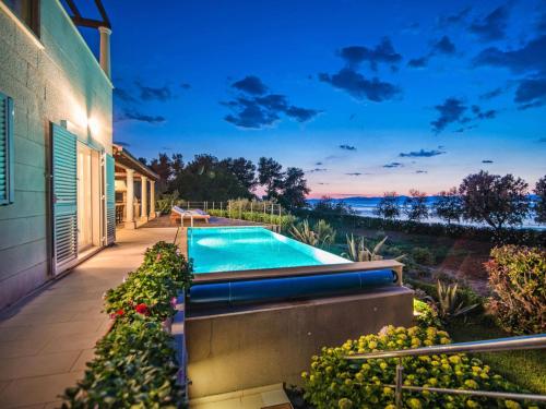 Vista de la piscina de Beautiful villa on the island of Brac with infinity pool beach at 30 meters o alrededores