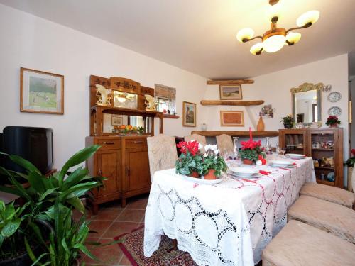 Kép Holiday Home in Vezzi Portio with Pool szállásáról Carbutában a galériában