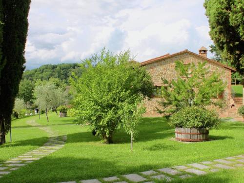Κήπος έξω από το Farmhouse Umbria-Tuscany with Pool