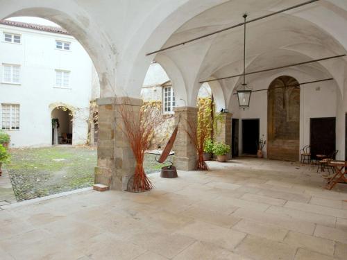 Η πρόσοψη ή η είσοδος του A Castle Stay in Wine Country