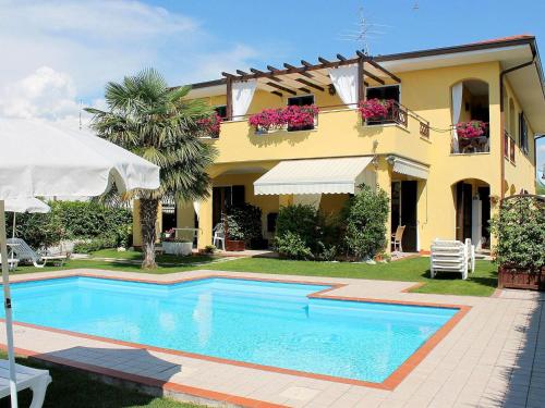 The swimming pool at or close to Holiday Home in Lazise near Lake Garda