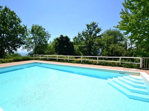בריכת השחייה שנמצאת ב-Cottage in Tuscany with private pool או באזור