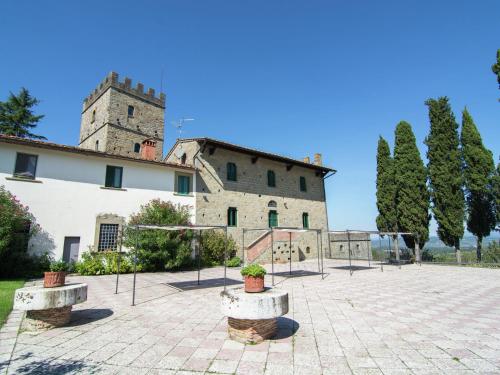 Poggio Alla CroceにあるBelvilla by OYO Sangioveseの石造りの中庭