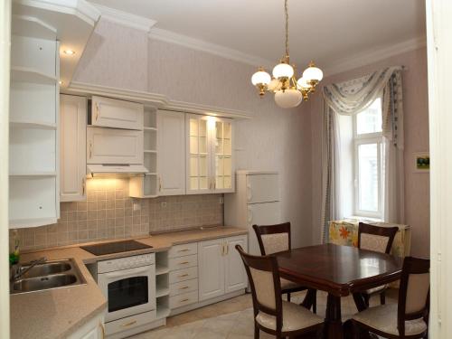 Kuchyň nebo kuchyňský kout v ubytování 7k-Apartmán Sadová