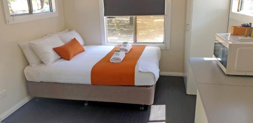 
A bed or beds in a room at BIG 4 Borderland Wodonga
