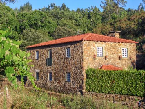 Gallery image of Detached house -formerly a mill- with swimming pool in an idyllic location in Ponte de Lima