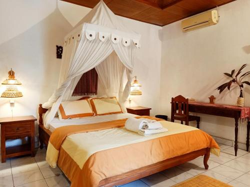 Tempat tidur dalam kamar di Binaria Museum Hotel