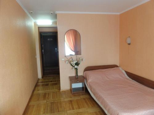 Una cama o camas en una habitación de Hotel Tourist