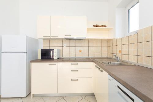 Apartments with pool Ivana Krk