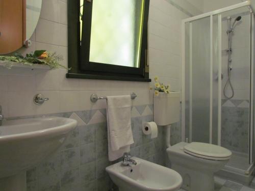 A bathroom at Villaggio Ducale 012