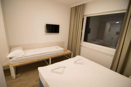 Llit o llits en una habitació de Staza Resort