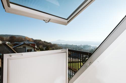 Fotografie z fotogalerie ubytování Haus Aussicht - Ferienwohnungen Velden v destinaci Velden am Wörthersee