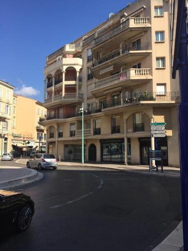Appartamento in centro a Mentone vicino alla spiaggia Parcheggio privato INCLUSO!