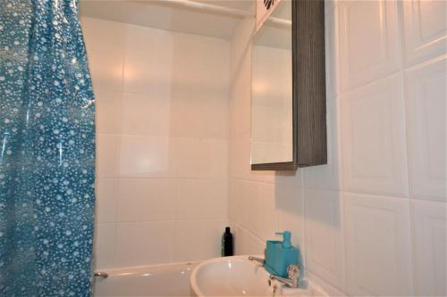 a bathroom with a sink and a shower at London Zone 2 Lovely 4 bedroom Apartment - 3 Trowbridge Road in London
