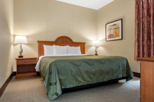 Katil atau katil-katil dalam bilik di Quality Inn & Suites