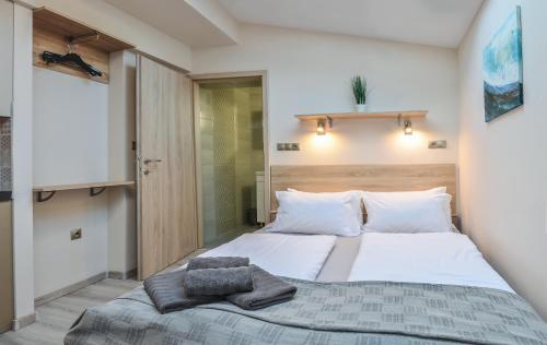 Кровать или кровати в номере For You Apartmanok