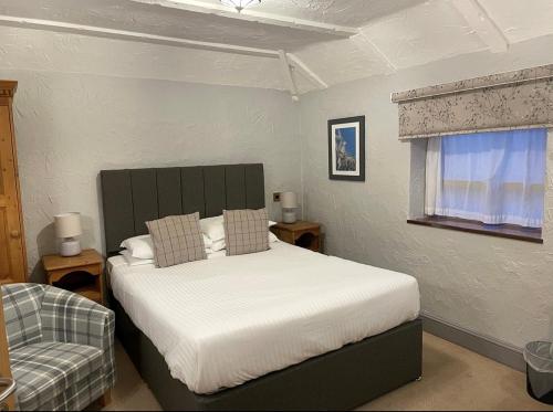 Llit o llits en una habitació de The Hoops Inn & Country Hotel